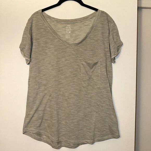 Aerie Women Real Soft Olive Green White Striped Tee Size Medium - Picture 1 of 9
